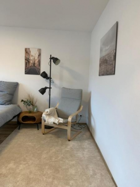 1 Zimmer ApartmentI I max 2 Personen I ab 5 Nächte I S-Bahn I Mercedes Benz I Balkon I Küche I Bad